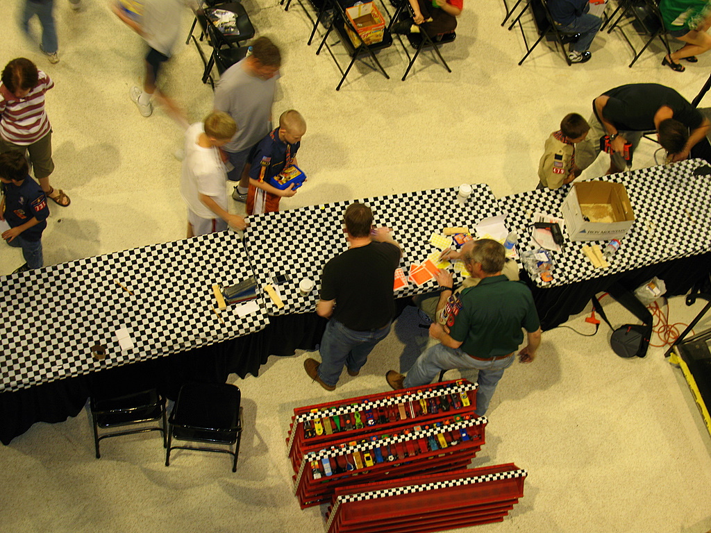 2008 minnesota state pinewood derby race at the mall of america