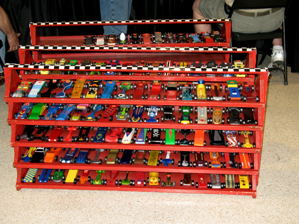 2008 minnesota state pinewood derby race with lots of car ideas