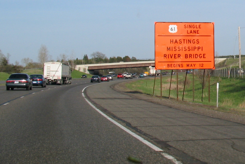 construction sign for the Hastings Mississippi River Bridge