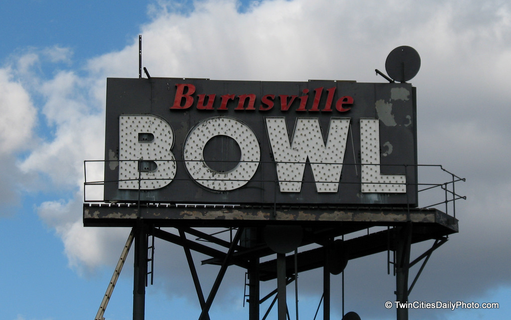 The sign is very aged and in major need of some upkeep. I have not been to this area at night to see if the sign still works. I believe the Burnsville Bowl is still operational as of today.