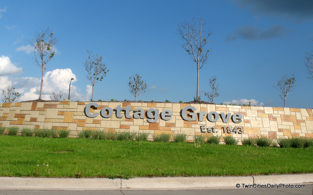 To find this Cottage Grove greeting, take the Jamaica Avenue Exit off of Highway 61. This is the centerpiece of the roundabout that awaits you.