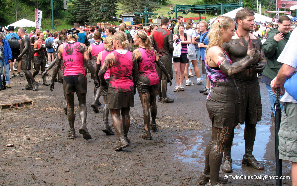 There was a good mix of people from the Warrior Dash who were waiting to run and those who were covered in mud. 